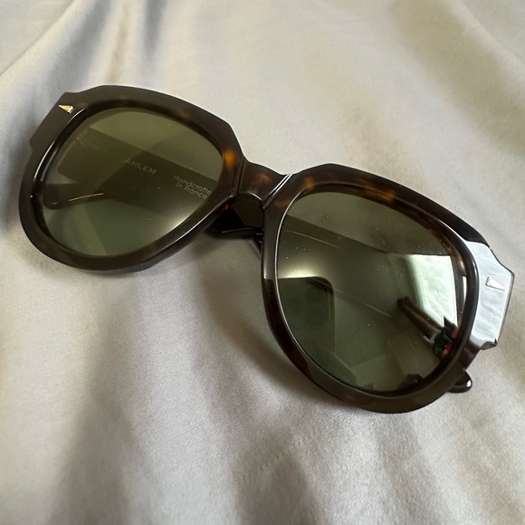 AHLEM x Palais Galliera - Dark Turtle / Green Glitter Gradient Sunglasses - Picture 11 of 12